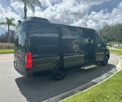 https://ultimatetowncar.com/orlando-airport-transportation/