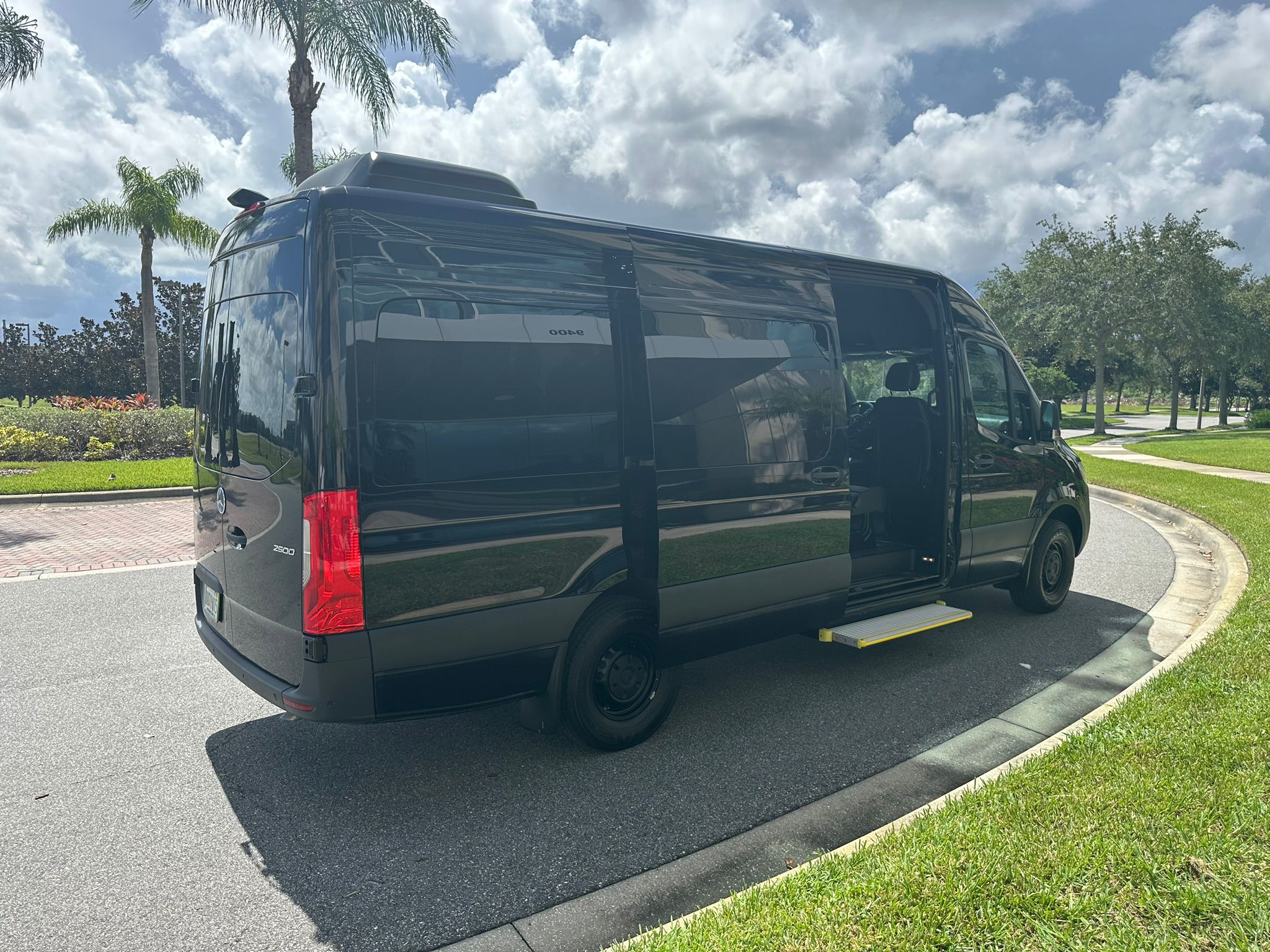 https://ultimatetowncar.com/orlando-airport-transportation/
